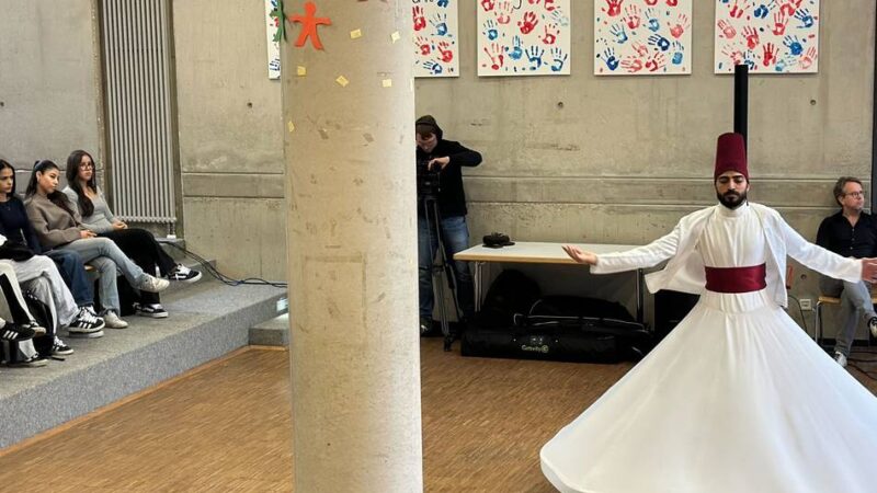 Niederrhein Musikfestival in Grevenbroich: Derwischtanz und Rumi im Schulfoyer