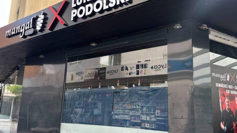 Imbiss in Grevenbroich: Podolski-Döner soll diesen Samstag eröffnen – an markanter Stelle