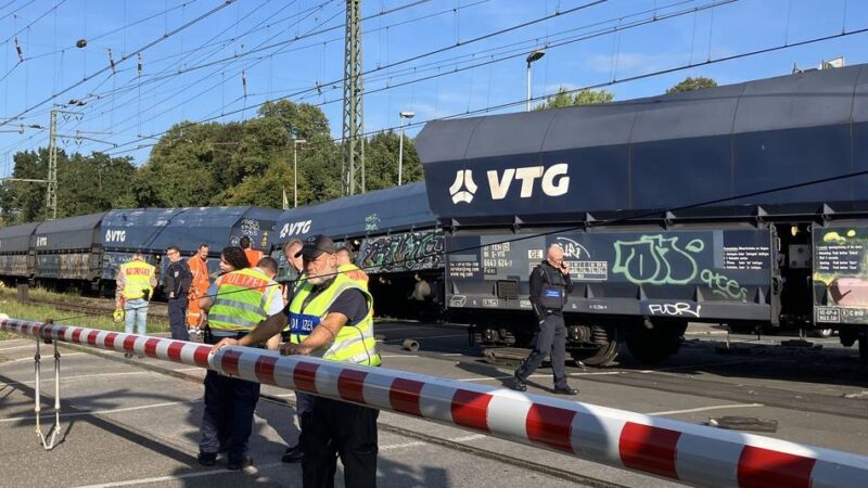 Emmerich: Bahnübergang Löwentor – Reparaturen sollen am Mittwochabend beendet sein