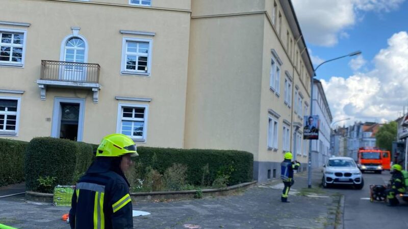 Feuerwehr im Einsatz: Kellerbrand in Gladbach – keine Verletzten
