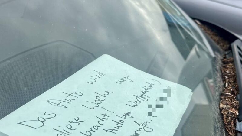 Verrostet am Straßenrand in Düsseldorf: Die Geschichten der zurückgelassenen Autos