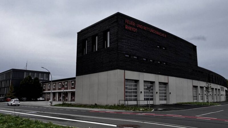 Einsatz in Mönchengladbach: Neue Feuerwache durch Brand schwer beschädigt