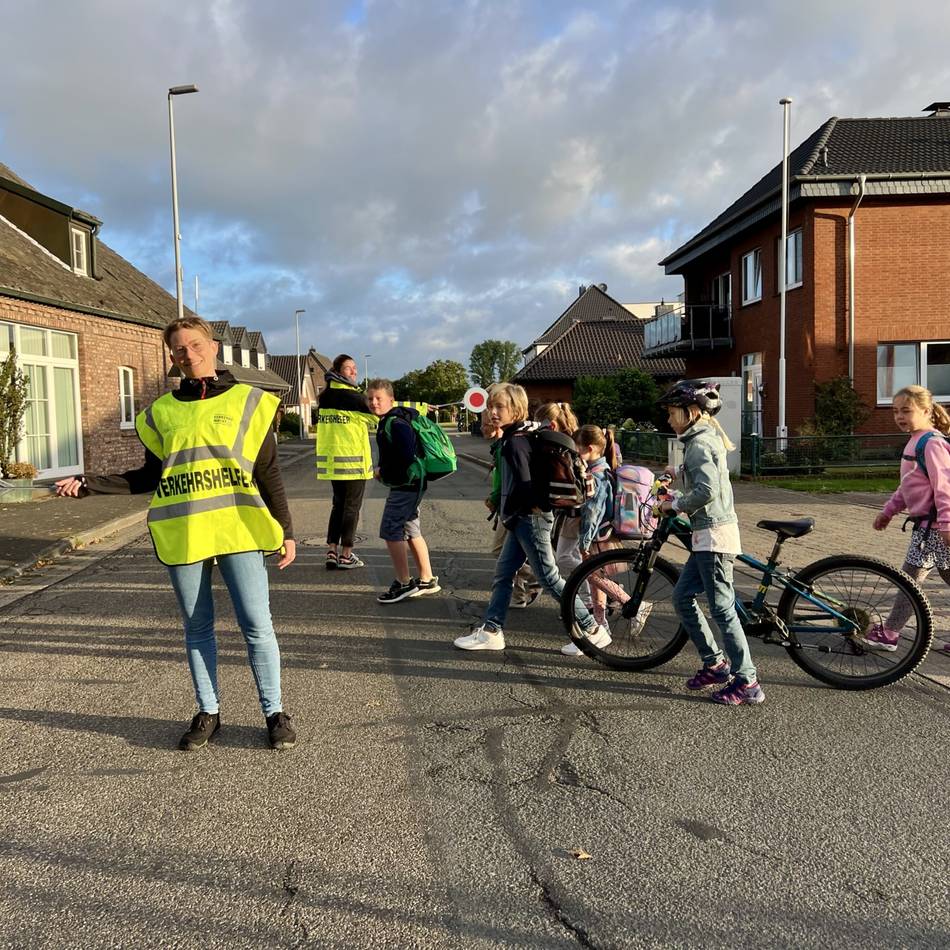 Schülerlotsen als Übergangslösung in Wesel: „Unsere Kinder wissen nicht, wohin sie an der Kreuzung zuerst schauen sollen“