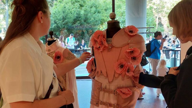 Eröffnungsfest am Gründgens-Platz: Außergewöhnlicher Blick hinter die Schauspiel-Kulissen