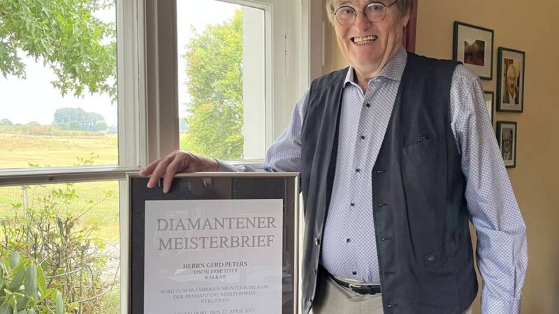 Diamantener Meisterbrief in Kalkar: Gerd Peters lernte die Tischler-Feinheiten in Bayern