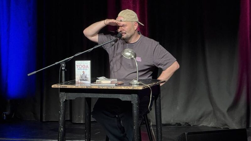 Kabarett in Wermelskirchen: Satire in der „Katt“: Bissig, scharfzüngig, herrlich absurd