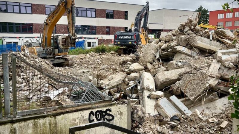 Schule in Düsseldorf : Neue Sporthalle am Gymnasium Gerresheim steht unter Wasser