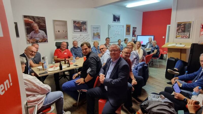Kommunalwahl 2025 in Jüchen: Bürgermeisterkandidaten zwischen Enttäuschung und Freude