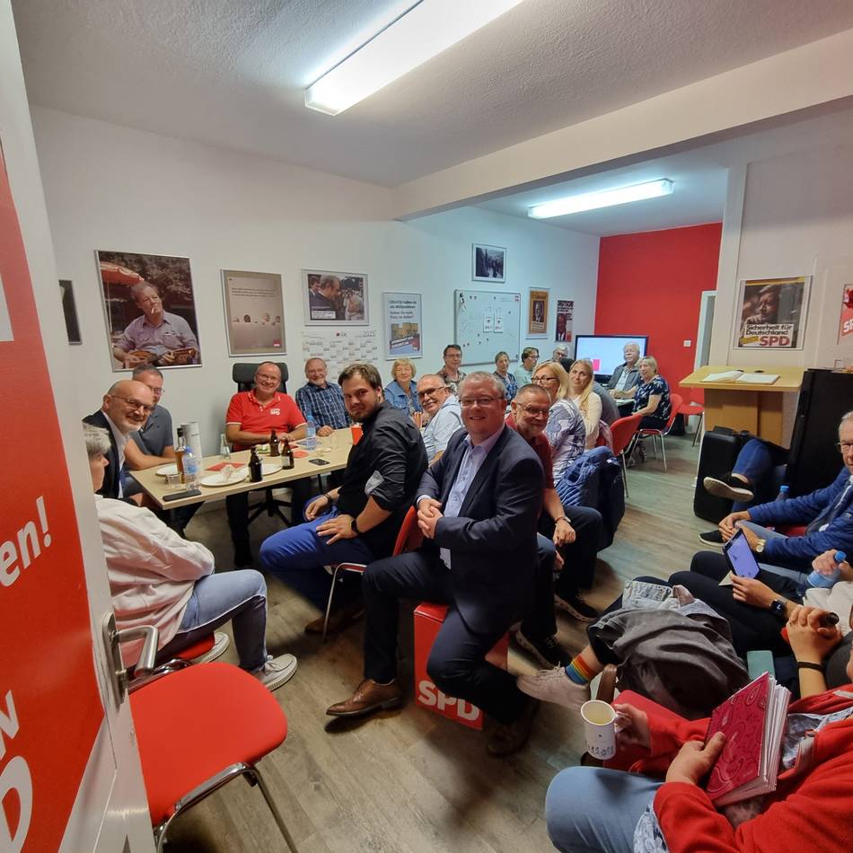 Kommunalwahl 2025 in Jüchen: Bürgermeisterkandidaten zwischen Enttäuschung und Freude