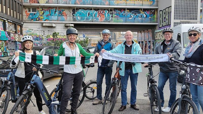 „Hymnus“ in Mönchengladbach: Eine Fahrradtour führt zu den Stimmen der Stadt
