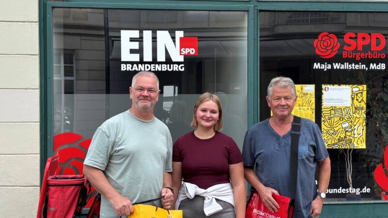 Kommunalwahl in Neuss: SPD-Helfer aus Cottbus bringen La-Ola-Welle mit