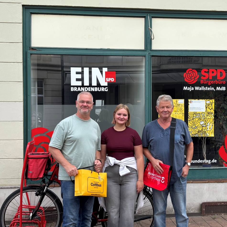 Kommunalwahl in Neuss: SPD-Helfer aus Cottbus bringen La-Ola-Welle mit