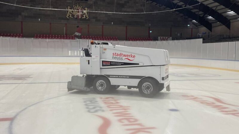 Stadtwerke Neuss: Mit neuer Technik pünktlich in die Eislaufsaison
