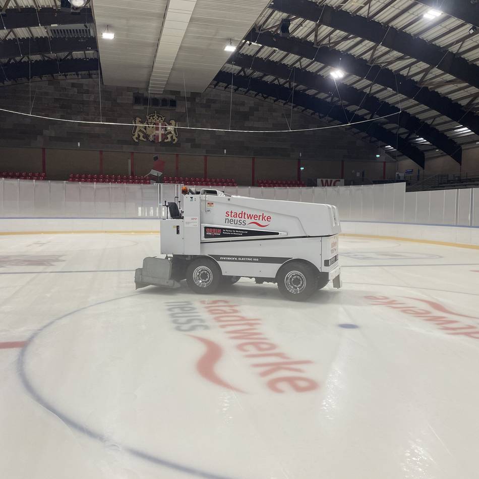 Stadtwerke Neuss: Mit neuer Technik pünktlich in die Eislaufsaison