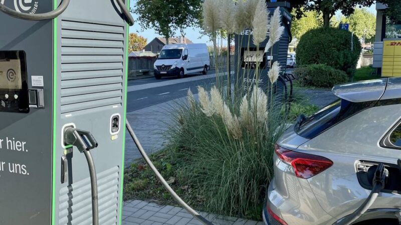 Elektromobilität in Wermelskirchen: Der Tarif-Dschungel an den Ladesäulen