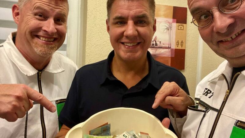 Beim Kabarettabend mit den Bürgermeisterkandidaten: Mehr als 1000 Euro für den guten Zweck