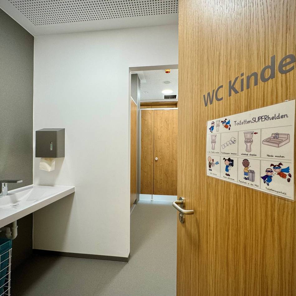Erste Neusser Grundschule mit Unisex-Toiletten: „Müssen auf Kinder vorbereitet sein, die sich als anderes Geschlecht identifizieren“