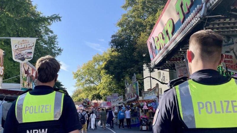 Platzverweise, Strafanzeigen und Messer: Polizei zieht erste Bilanz zur Rheydter Kirmes