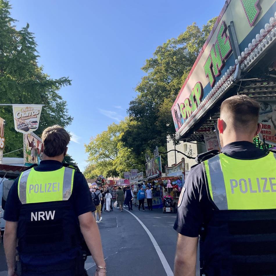 Platzverweise, Strafanzeigen und Messer: Polizei zieht erste Bilanz zur Rheydter Kirmes