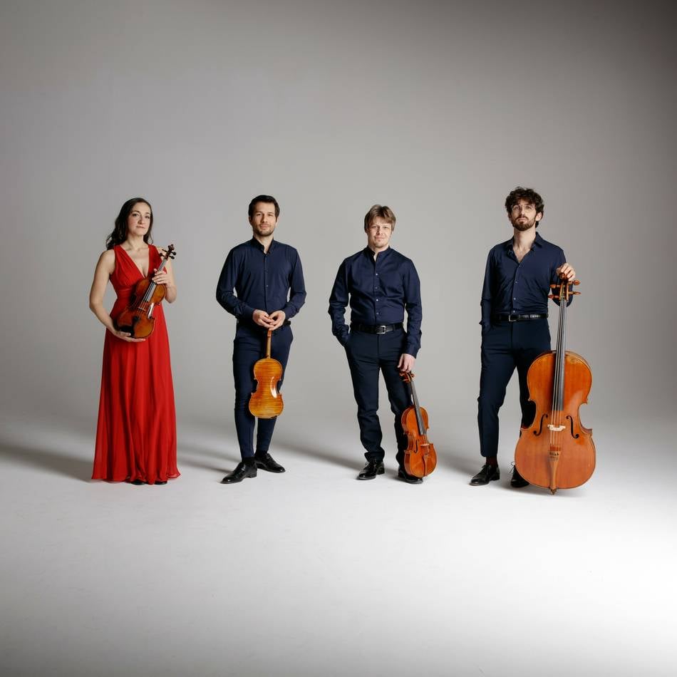 Konzert in der Wasserburg: Rasantes Programm zwischen Musik und Schauspiel