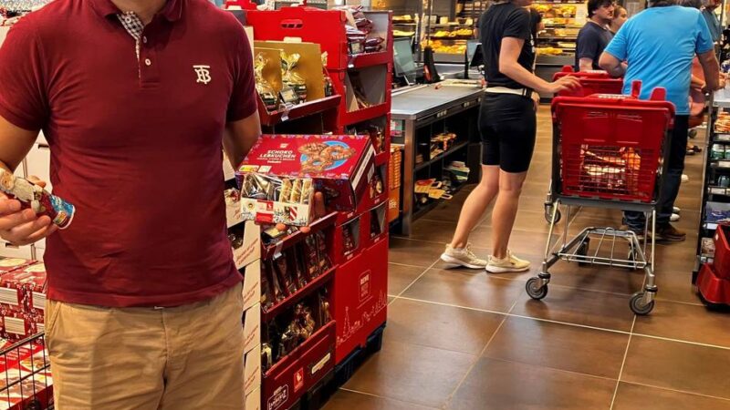Sonne, Sandalen und Spekulatius in Dormagen: Wenn draußen Sommer ist und im Supermarkt schon Weihnachten