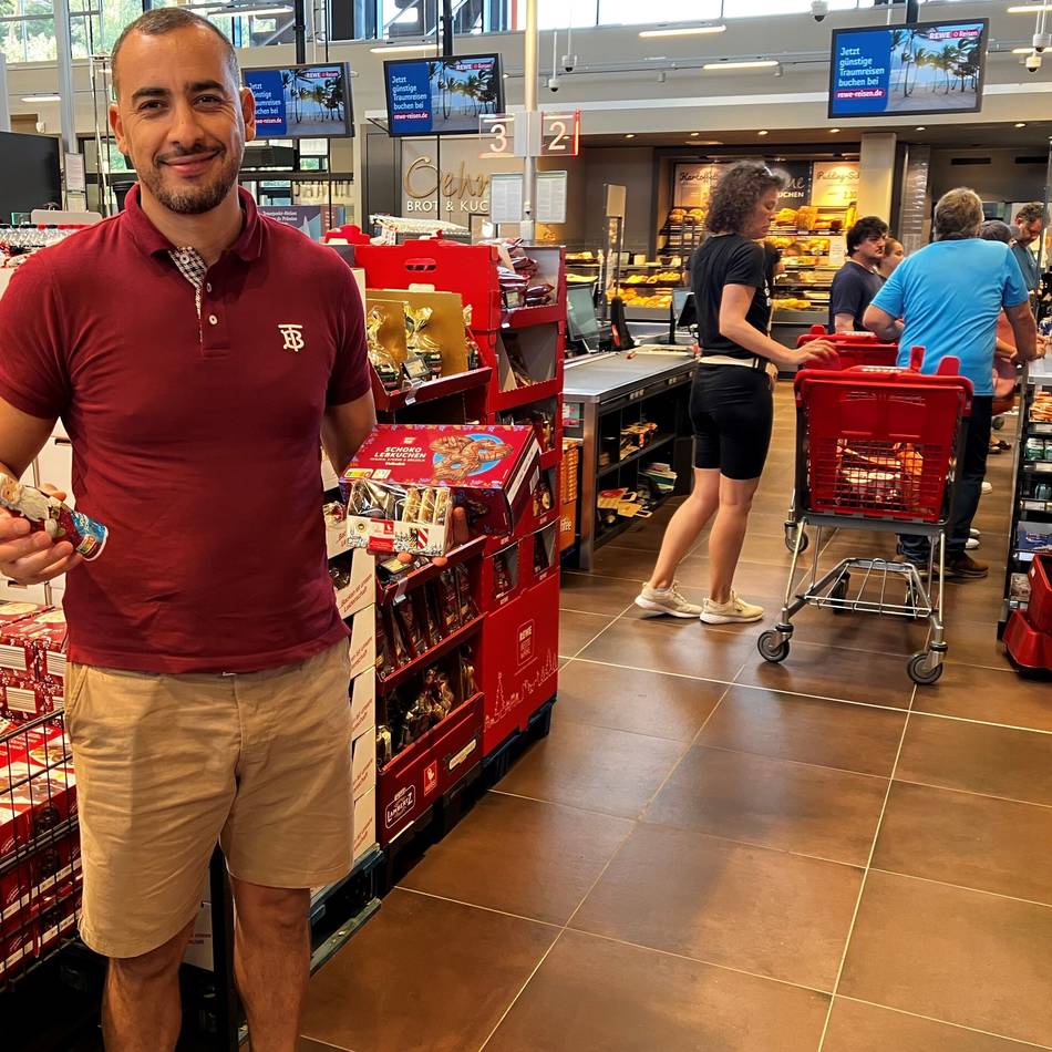 Sonne, Sandalen und Spekulatius in Dormagen: Wenn draußen Sommer ist und im Supermarkt schon Weihnachten