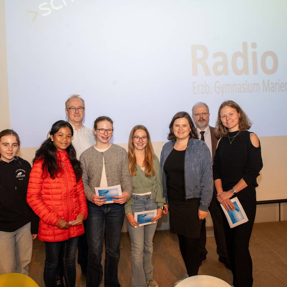 Podiumsdiskussion am Neusser Marienberg-Gymnasium: „Wehrpflicht – wenn, dann auch für Frauen“