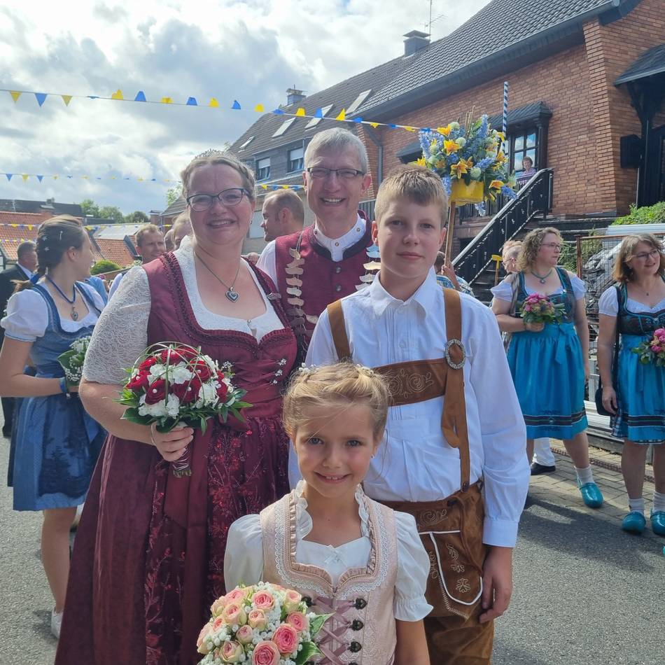 Volks- und Heimatfest 2025: Strahlender Sonnenschein für Rath und Wallrath