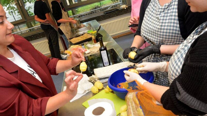 Projekttage zum Thema Nachhaltigkeit: Neusser Schüler duellieren sich am Kochtopf