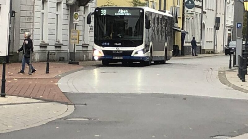 Asphalt statt Pflaster in der Rheinberger Innenstadt: Stadt prüft, ob zurückgezahlt werden muss