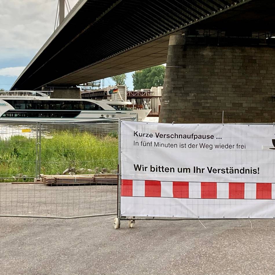 Jahrelange Sperrung in Leverkusen: Stadt soll sich für Wiederöffnung des Rheinradwegs einsetzen