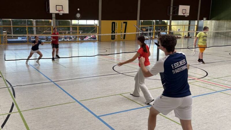 RTV richtet Jugendbezirksmeisterschaften im Badminton aus: Der schnellste Sport der Welt in Rade