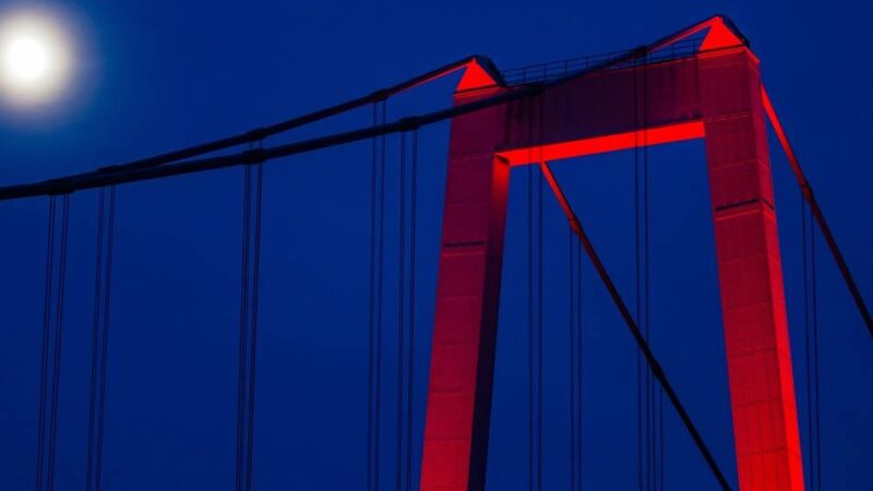 Emmerich: Die Rheinbrücke soll am 5. Dezember wieder angestrahlt werden