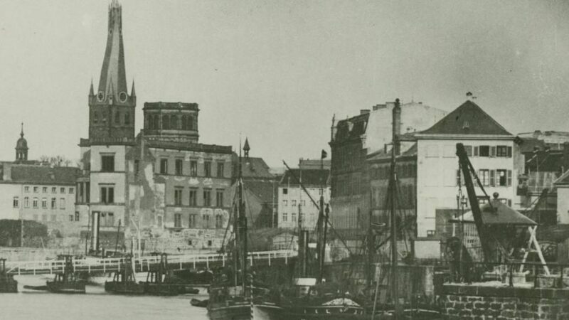 Düsseldorf-Sprech für Fortgeschrittene: Stadtsparkasse beim Rheinwerft auf dem Holzweg