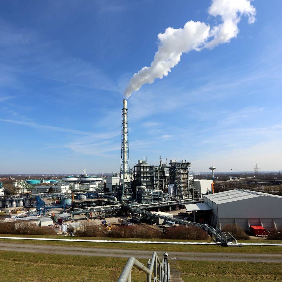 Umweltschützer fordern Currenta zu besserer Reinigung auf: Ewigkeitschemikalie gelangt in Leverkusen in den Rhein