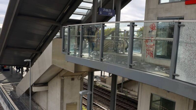 Erreichbarkeit in Leverkusen-Opladen: Aufzug zu Gleis 1 könnte Anfang Oktober wieder laufen