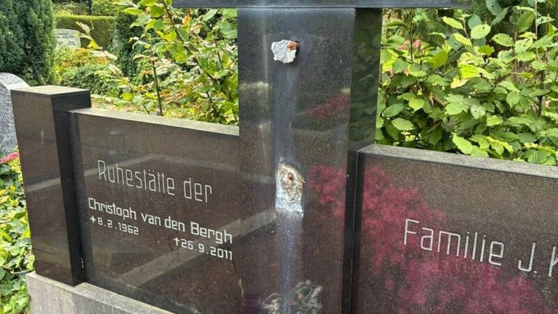 Stadt bittet Betroffene um Anzeige bei der Polizei: Metalldiebe auf Kaarster Friedhof unterwegs