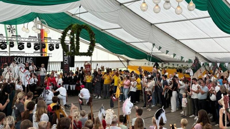 St. Nikolaus Schützenbruderschaft Veen-Winnenthal: Veener gewinnen Wette mit 100 Steckenpferden