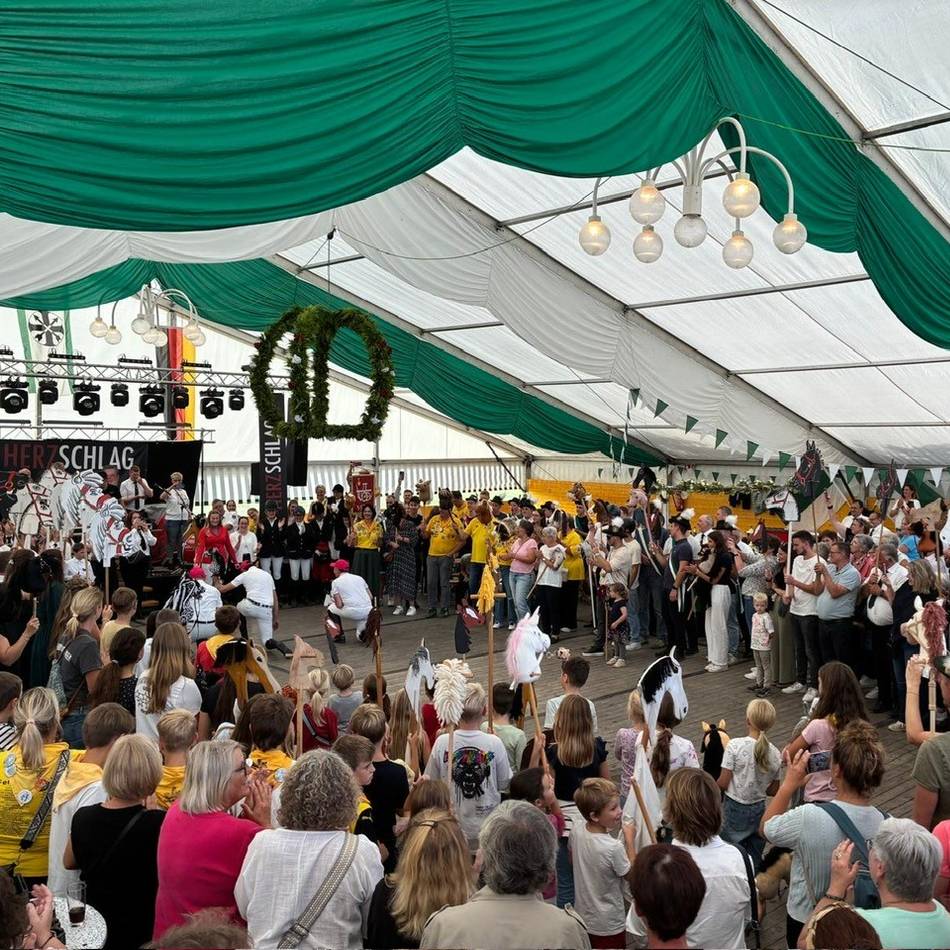St. Nikolaus Schützenbruderschaft Veen-Winnenthal: Veener gewinnen Wette mit 100 Steckenpferden