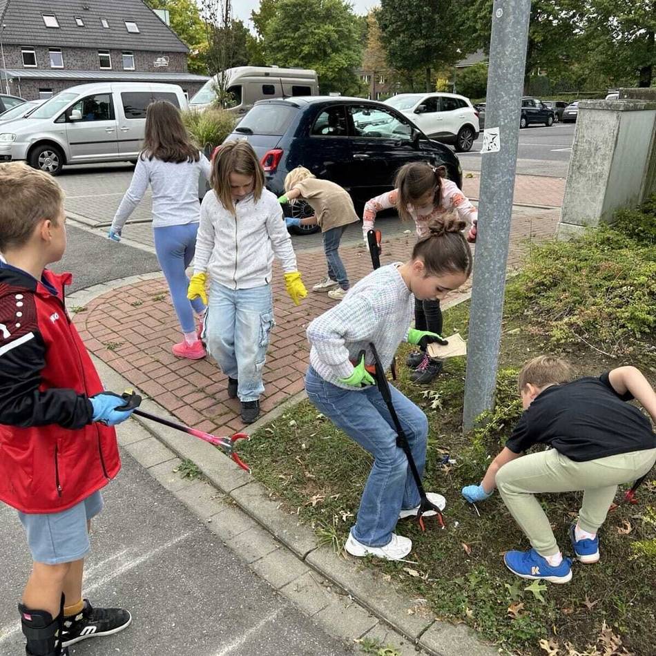 Clean-up-Aktion: Nikolaus-Kinder befreien Issum von 45 Kilo Müll