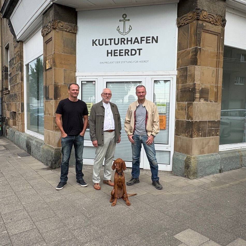 Kunst in Düsseldorf: Drei Fotografen erzählen ihre Geschichten im Kulturhafen