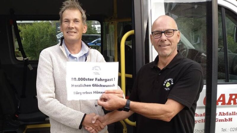 Seit 1999 am Start: Bürgerbus Hünxe begrüßt 80.000 Fahrgast