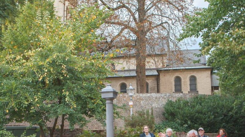 Historisches in Gohr: Wo die Schwengelpumpe auf zwei Kreuze trifft