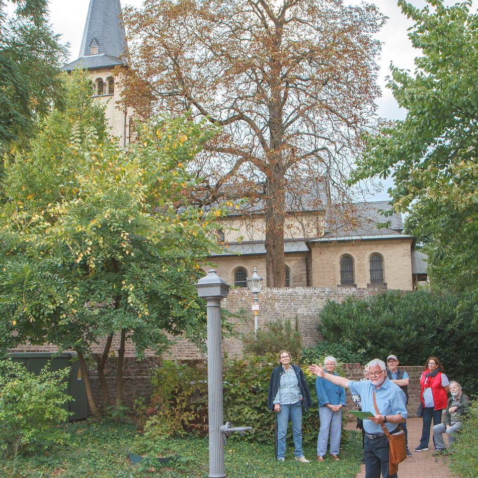 Historisches in Gohr: Wo die Schwengelpumpe auf zwei Kreuze trifft