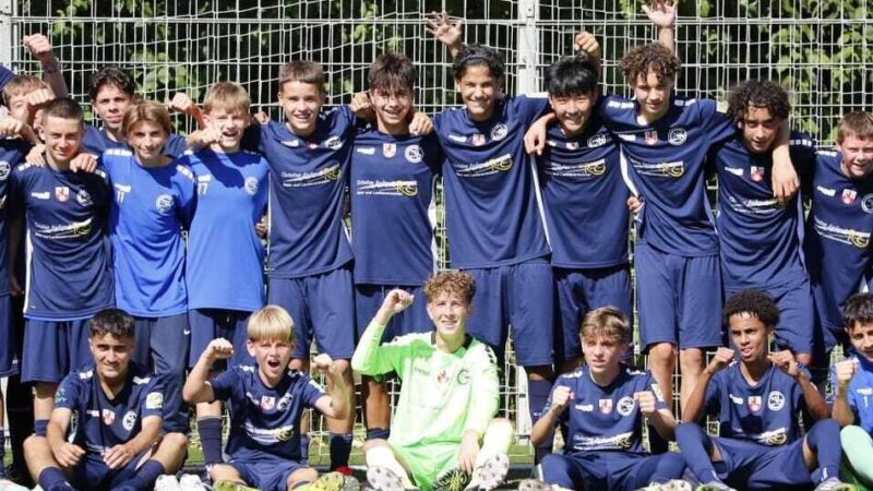 In der Regionalliga, Staffel 2: Ratinger C-Junioren feiern ihren Auftaktsieg in Hennef ausgiebig