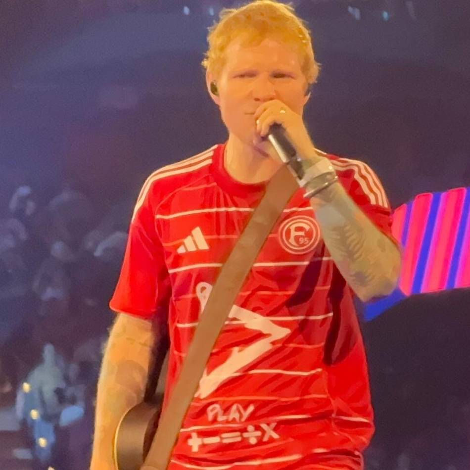 Konzerte des Weltstars: Auftritt in Düsseldorf – deshalb trug Ed Sheeran ein Fortuna-Trikot
