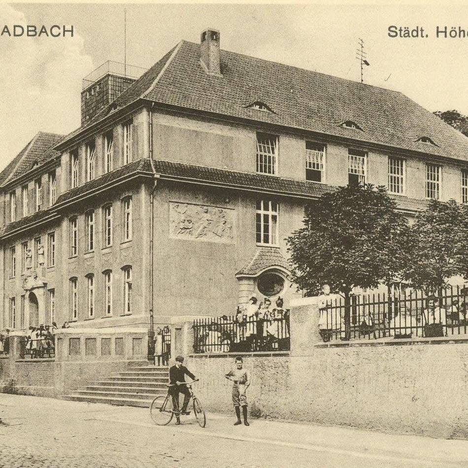 Mönchengladbacher Gymnasium am Geroweiher wird 150: Vom Mädchengymnasium zur „Schule am See“