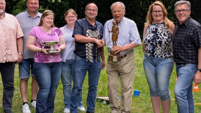 Schützenfeier in Rheinberg: Sebastianer ehren Georg Welp beim gut besuchten Familienfest