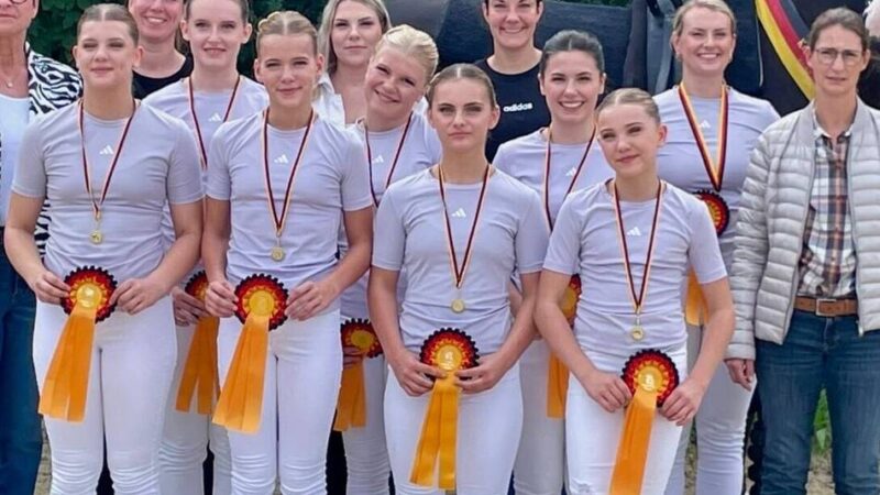 Akrobatik, Anmut und Adrenalin:  Voltigier-Team Vince triumphiert bei der Kreismeisterschaft