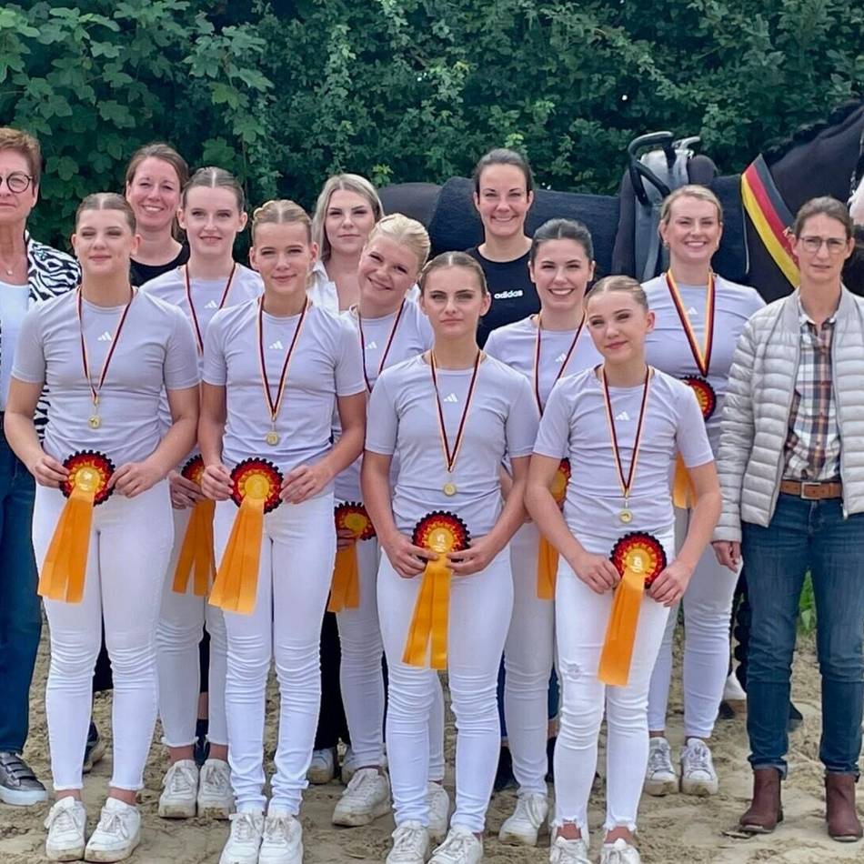 Akrobatik, Anmut und Adrenalin:  Voltigier-Team Vince triumphiert bei der Kreismeisterschaft